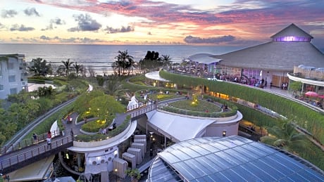 YELLO Hotel Kuta Beachwalk Bali