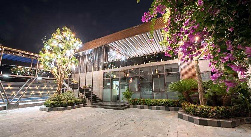 Zen Riverside Hotel n Residences