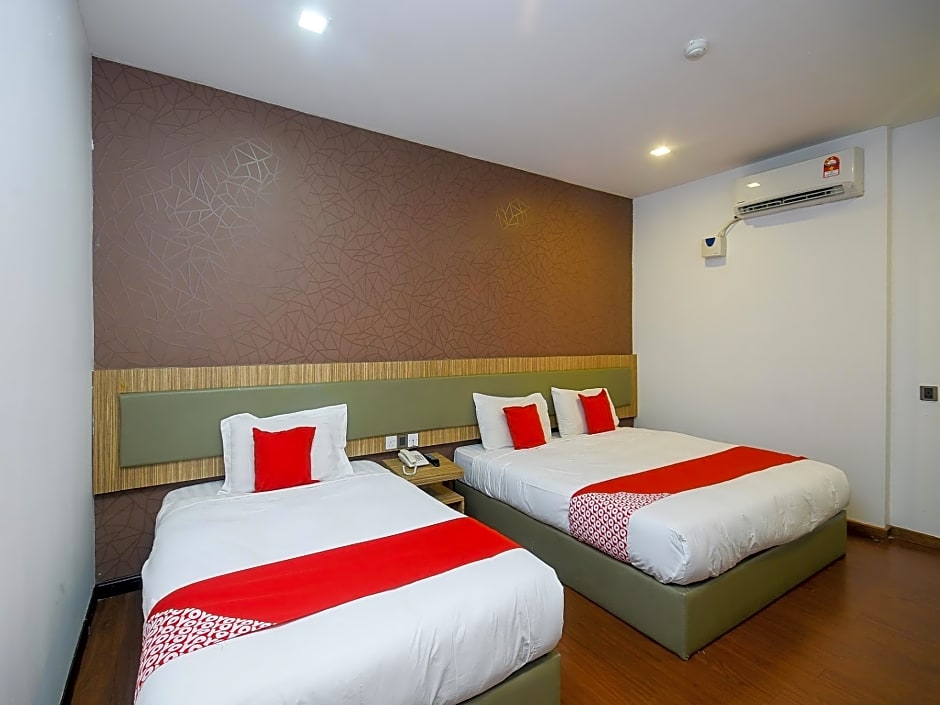 Super OYO 976 Dragon Inn