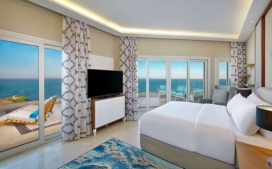 Photo 1 of 6 of Plaza 1 King Bed Suite, Sea View