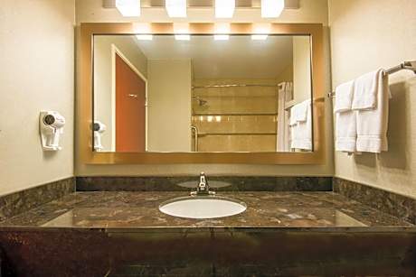 Queen Room with Two Queen Beds - Hearing Accessible/Non-Smoking
