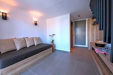 Maisonette with Pool Front Veranda