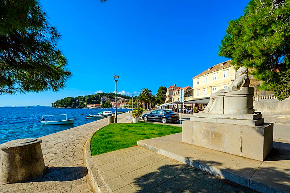 Apartments & Rooms Mihajica