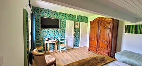 Family Room with Mountain View