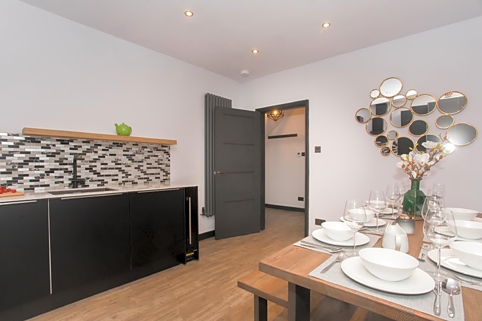 Locksbrook Lodge - Hot Tub - Spacious Outdoor Space