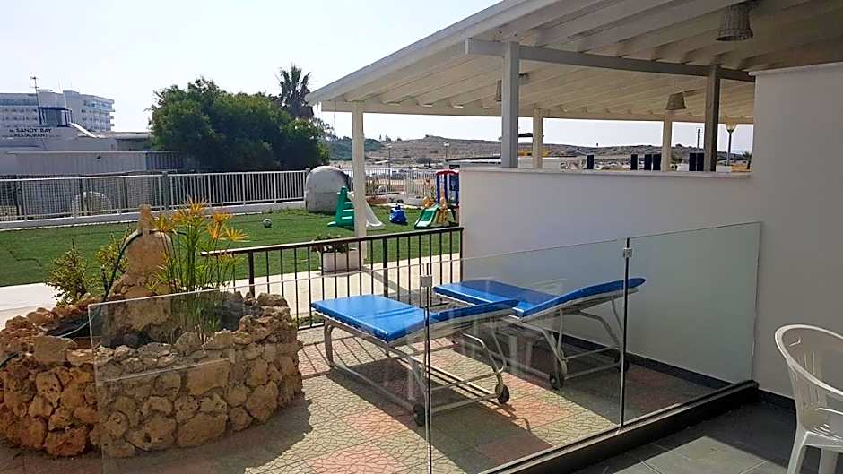 Christopher's Sandy Beach Suites