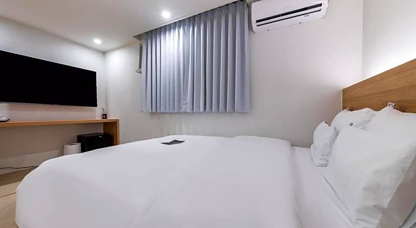 From H Dongbaek Hotel by Kwon Geoje Gohyeon