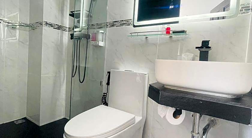 Thonglor Suites Hotel