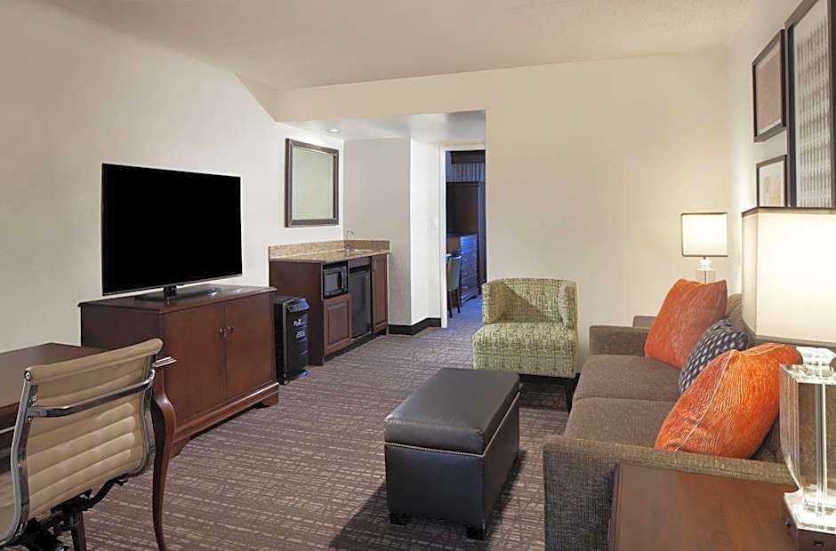 Embassy Suites by Hilton Philadelphia Airport