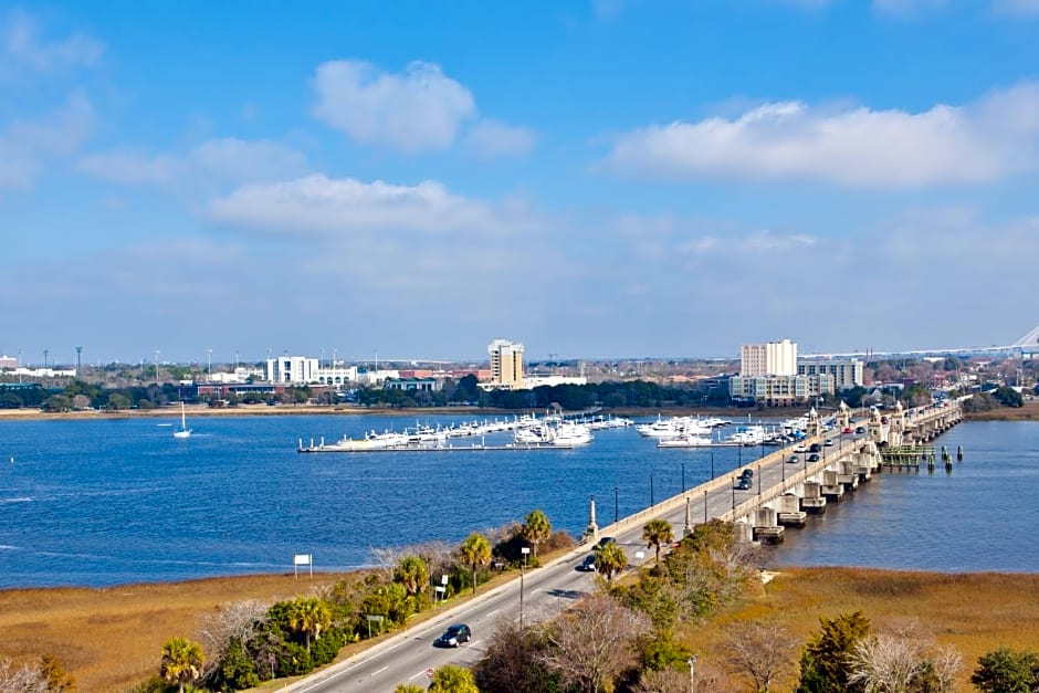 Holiday Inn Charleston-Riverview