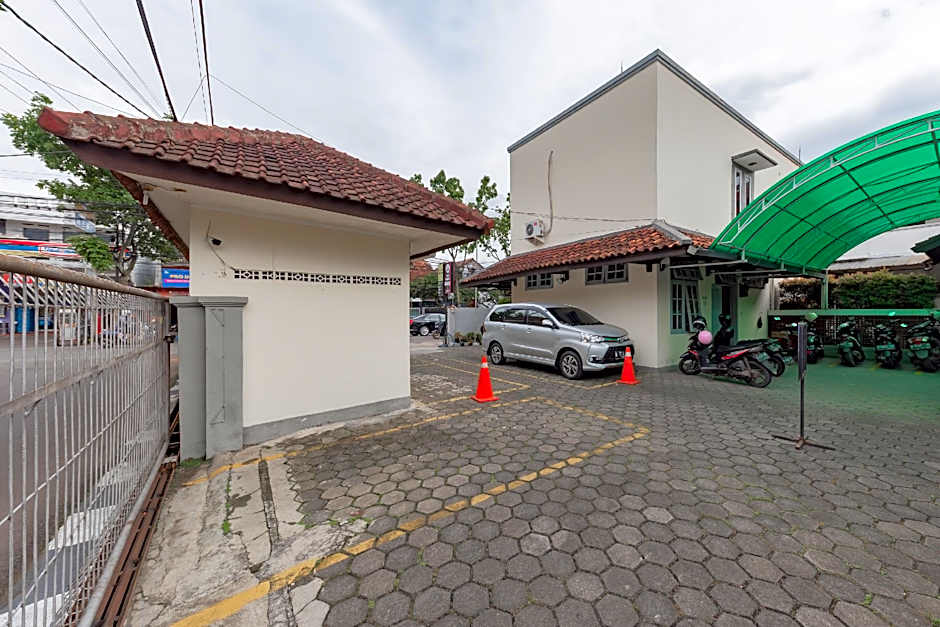 RedDoorz @ Hotel Pondok Kurnia near Buah Batu Bandung