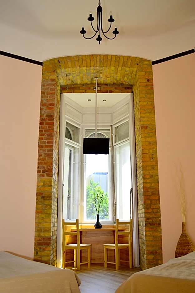 Centrooms House