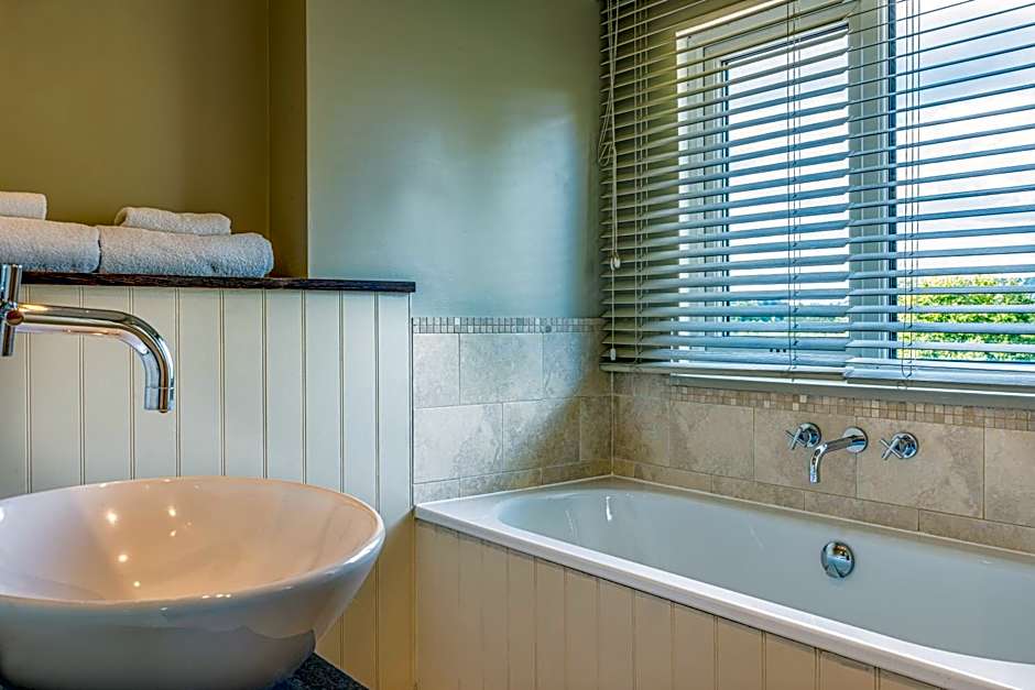 Lorne House Bed & Breakfast