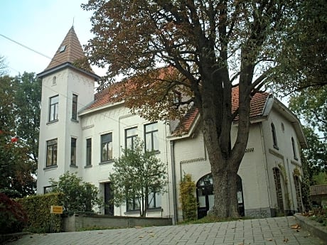 LE CHARNOIS