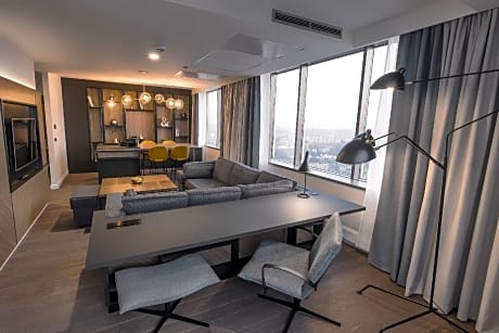 1 Bedroom Suite, 1 King, Sofa bed