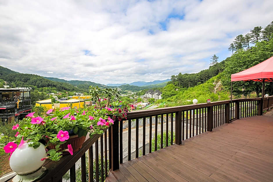 Rivertain Hotel