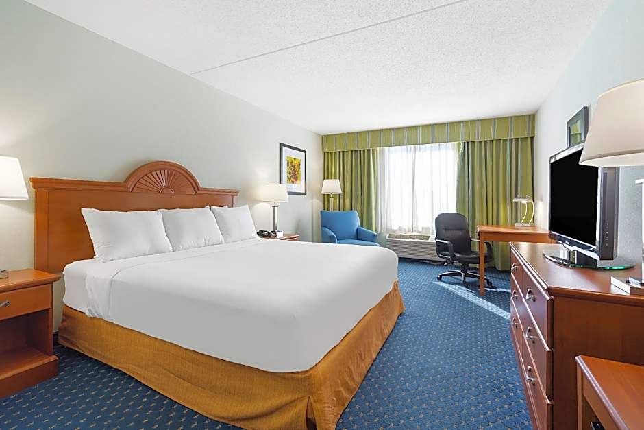 Photo 1 of 14 of Business 1 King Bed