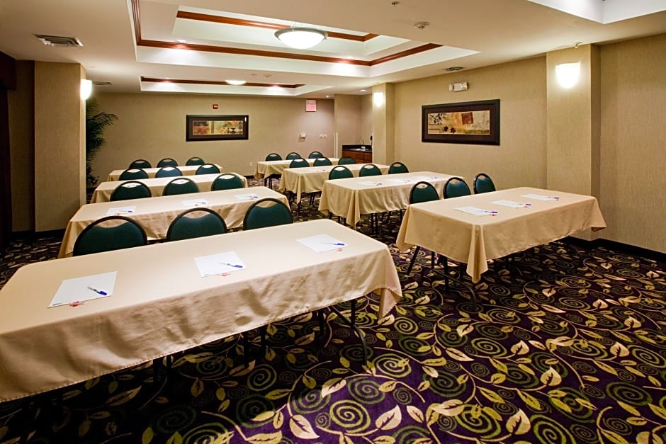 Holiday Inn Express Hotel and Suites Ada By IHG