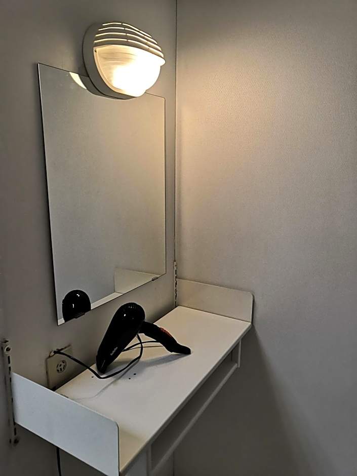 101 Guesthouse Hotel