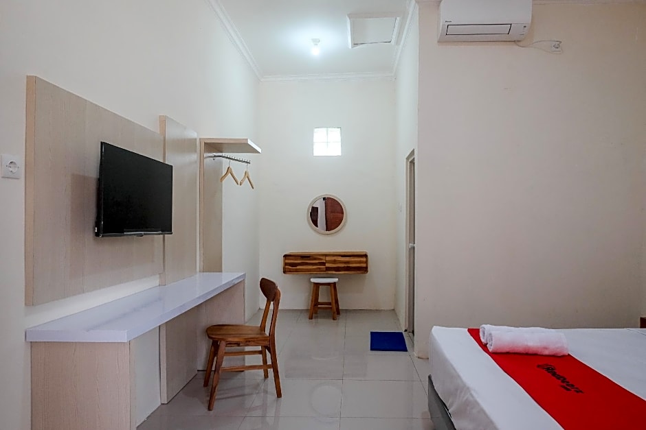 RedDoorz Plus Syariah @ Hotel Indonesia Kajen