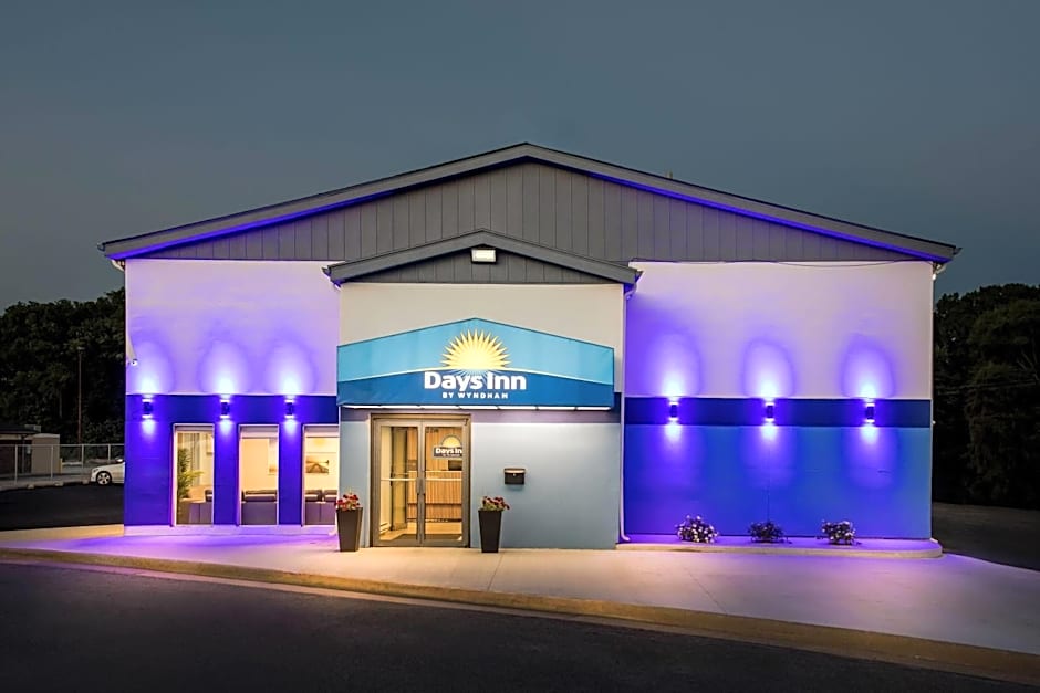 Days Inn by Wyndham La Crosse