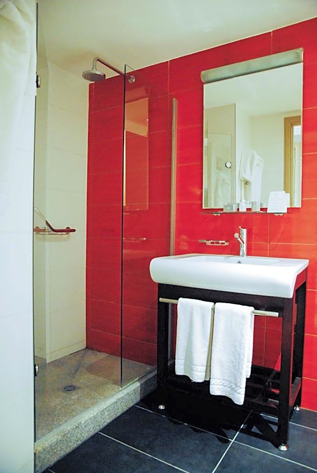 Regency Way Montevideo Hotel