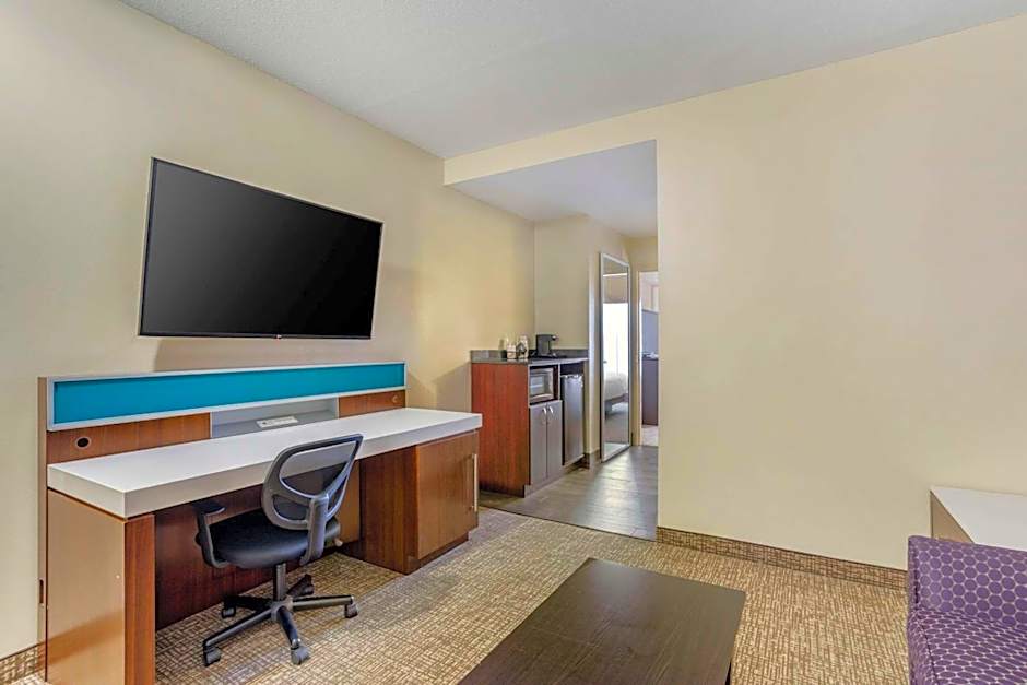 Comfort Suites East