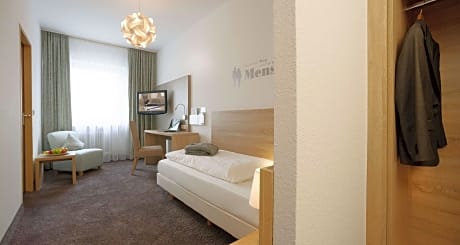 1 Single Bed, Modern Design, Quiet Location, Free W-Lan, Safe, Flat Screen Television