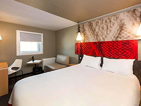 Standard Double Room with One Double and One Single Bed - Non-Smoking