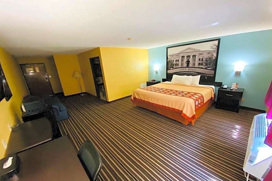 Super 8 by Wyndham Warrenton