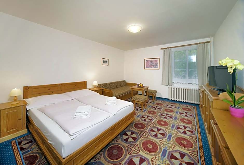 Hotel Tri Ruze