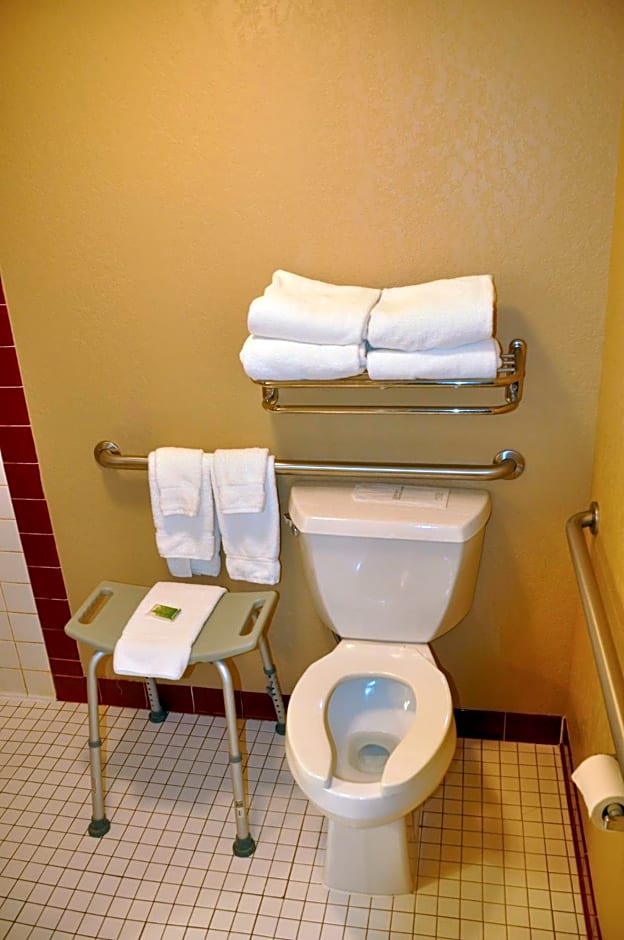 AmericInn by Wyndham Clear Lake