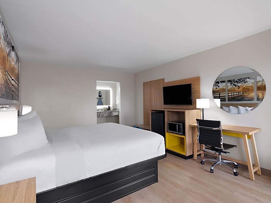 Days Inn by Wyndham Montgomery I-85