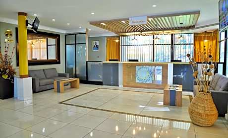 Cresta Oasis Hotel