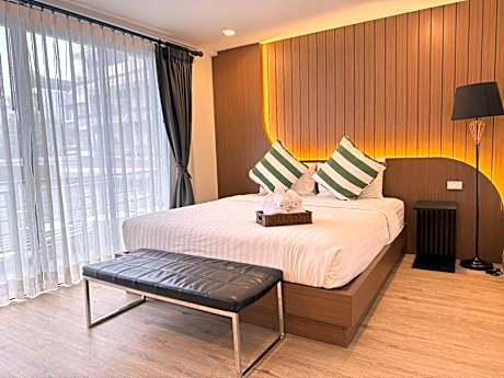 Pool Access - King bed