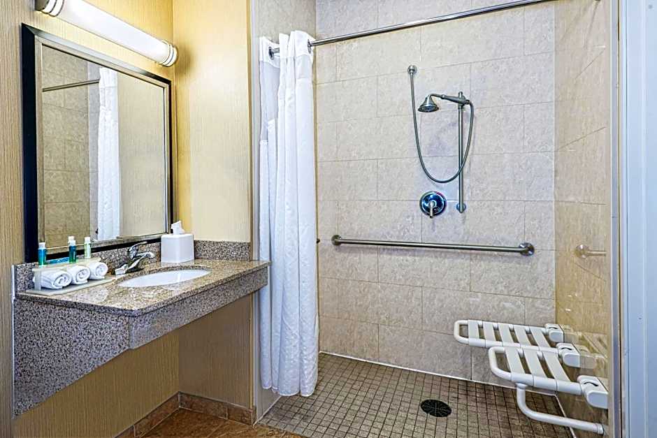 Holiday Inn Express & Suites Cotulla By IHG