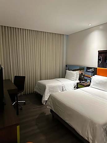 Queen Room with Extra Bed - Non-Smoking