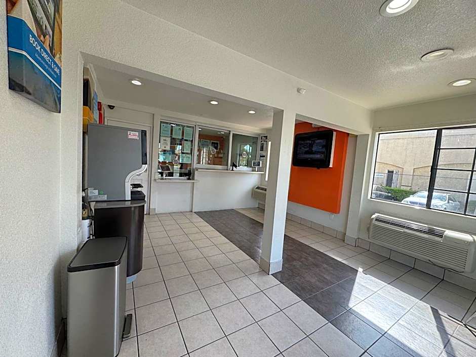 Studio 6 Bellflower CA Los Angeles