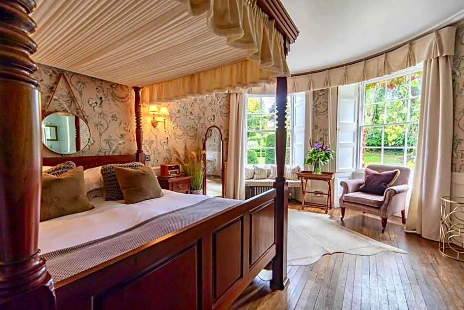 Burleigh Court Hotel