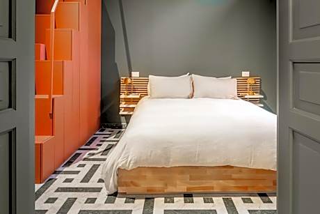 One-Bedroom Apartment with Terrace