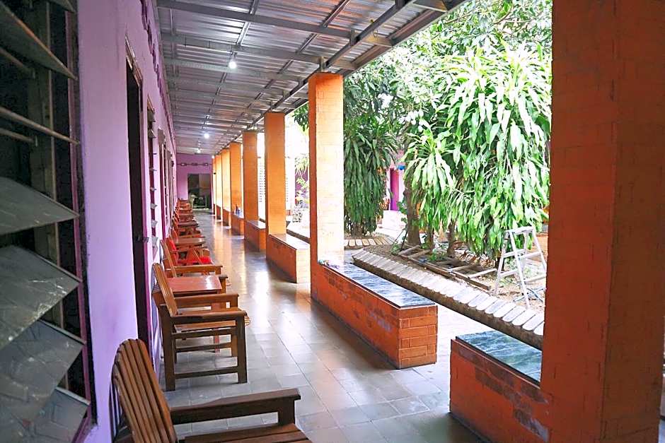 OYO Life 1972 Aman Family Inn Syariah