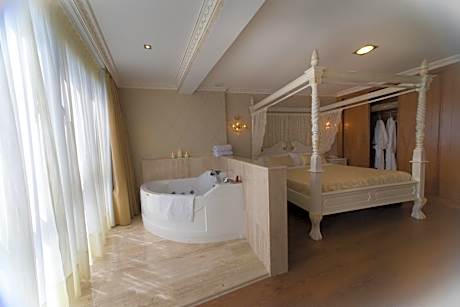 King Room with Spa Bath