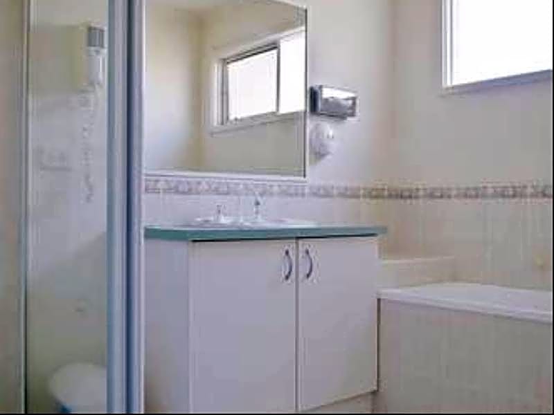 Lamplighter Motel And Apartments