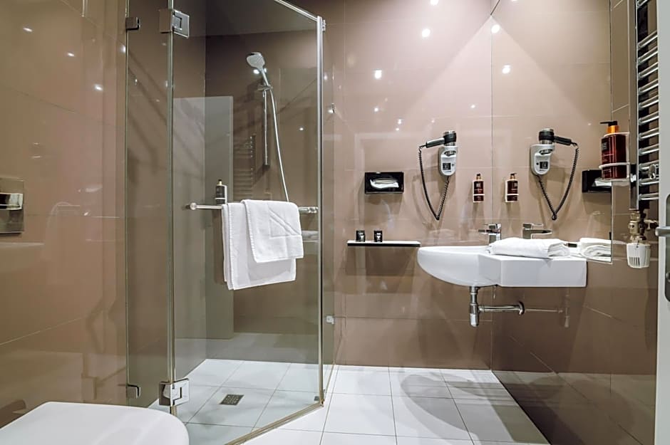 Plaza V Executive Hotel