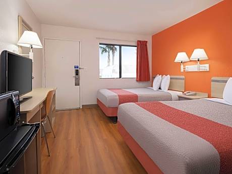 2 Full Beds | Non-Smoking