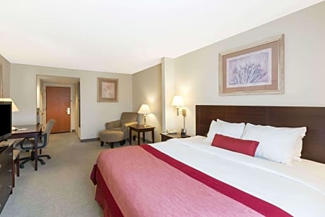 2 Queen Beds With Sofabed