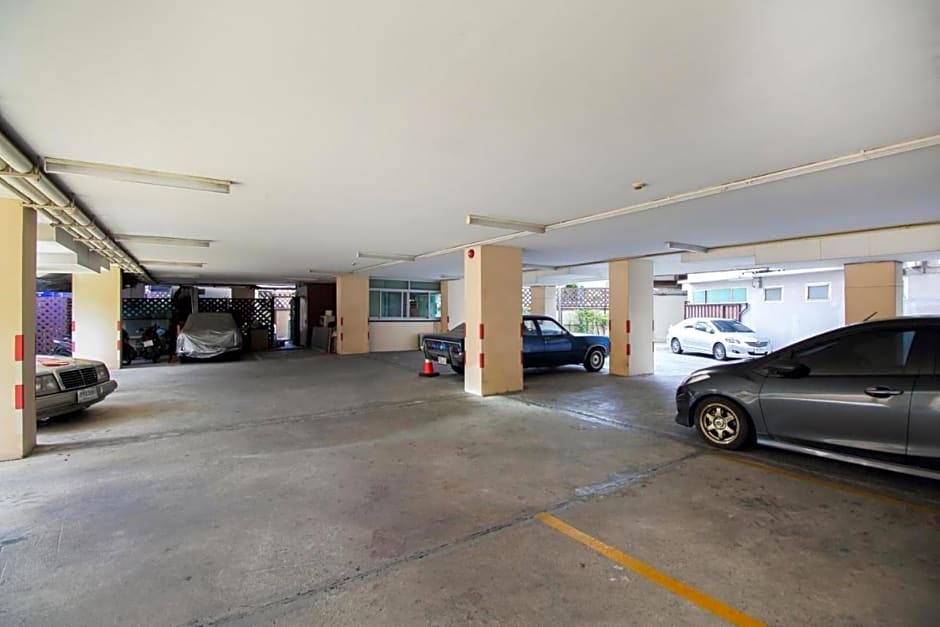 Mee sook Hotel and Residence