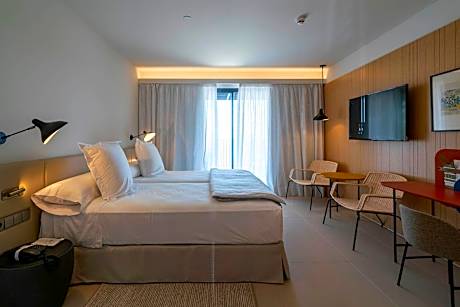 Standard Double Room (2 Adults + 1 Child)