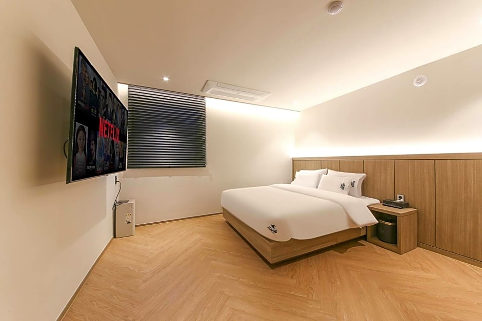 Hound Hotel Jeonju Deokjin