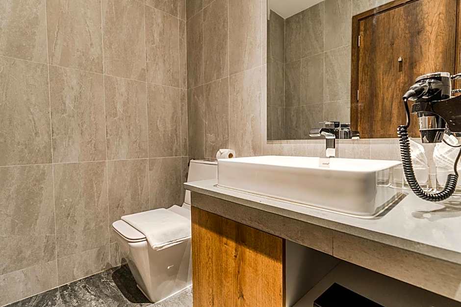 Sea Breeze Hotel & Villa